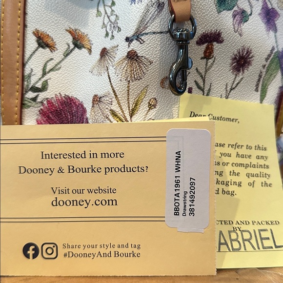 Floral Print Bucket Bag New with tags πβ₯οΈπ¦π¦πΎππππΈππΊ - Picture 12 of 17